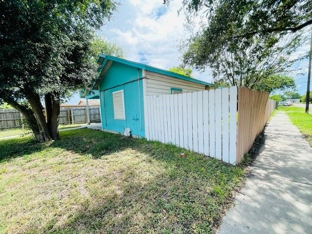 4518 Nicholson St, Corpus Christi, TX 78415