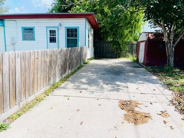 4518 Nicholson St, Corpus Christi, TX 78415