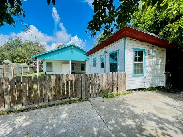 4518 Nicholson St, Corpus Christi, TX 78415