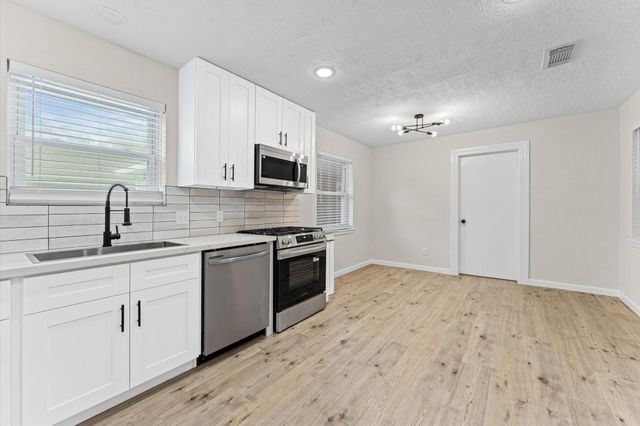 27241 Wells Lane, Conroe, TX 77385