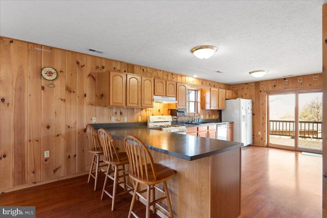 325 COYOTE RUN RD, Mathias, WV 26812