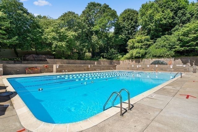 33 Pond Ave 1014, Brookline, MA 02445