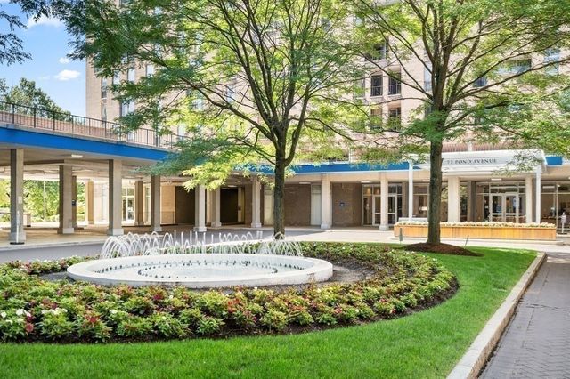 33 Pond Ave 1014, Brookline, MA 02445