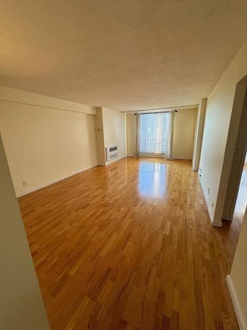 33 Pond Ave 1014, Brookline, MA 02445