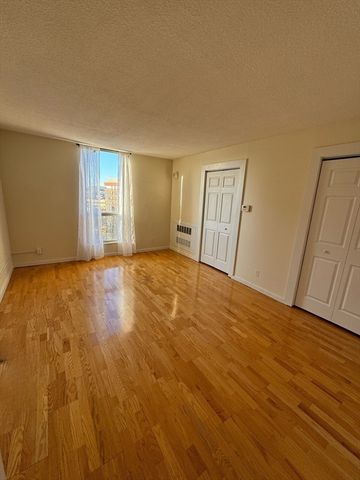 33 Pond Ave 1014, Brookline, MA 02445
