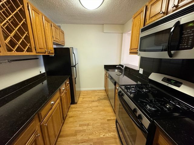 33 Pond Ave 1014, Brookline, MA 02445