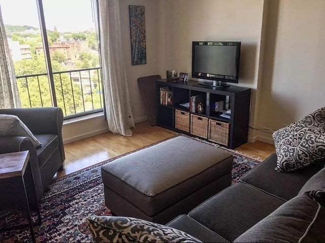 33 Pond Ave 1014, Brookline, MA 02445
