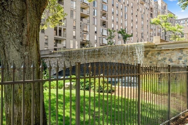 33 Pond Ave 1014, Brookline, MA 02445