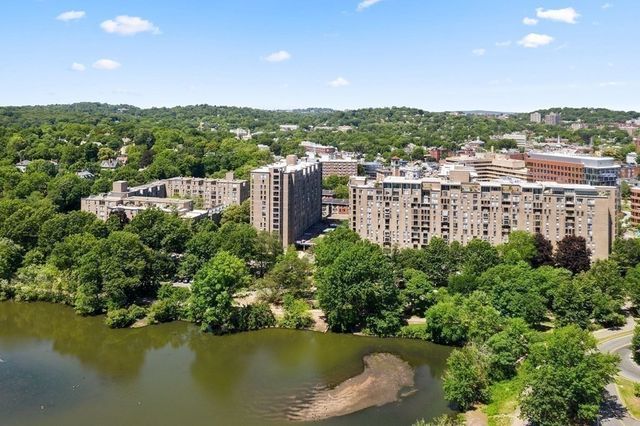 33 Pond Ave 1014, Brookline, MA 02445