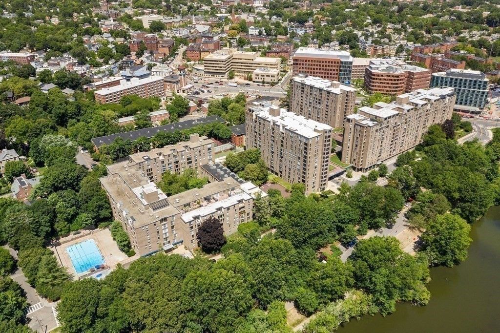 33 Pond Ave 1014, Brookline, MA 02445