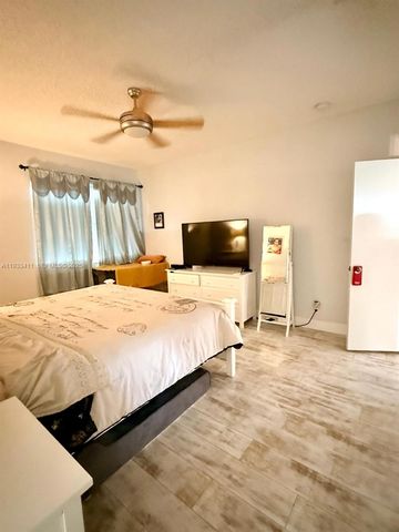 3729 SW 51st St 0, Hollywood, FL 33312