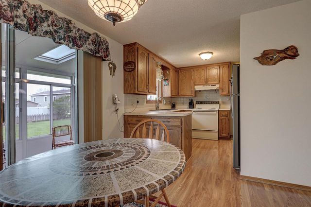 1260 BRIARWOOD DRIVE, Menasha, WI 54952