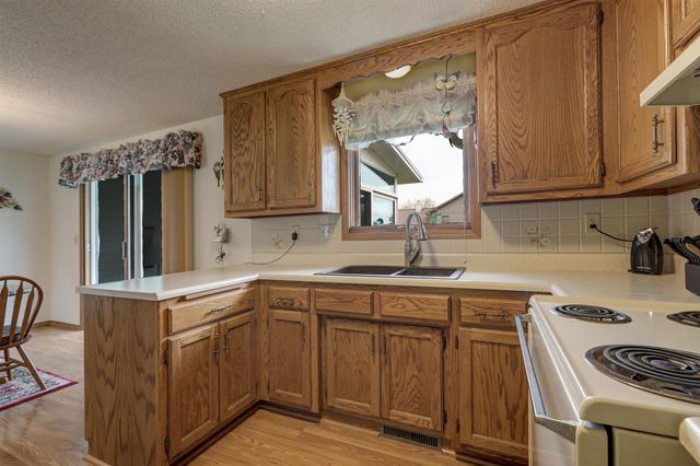 1260 BRIARWOOD DRIVE, Menasha, WI 54952