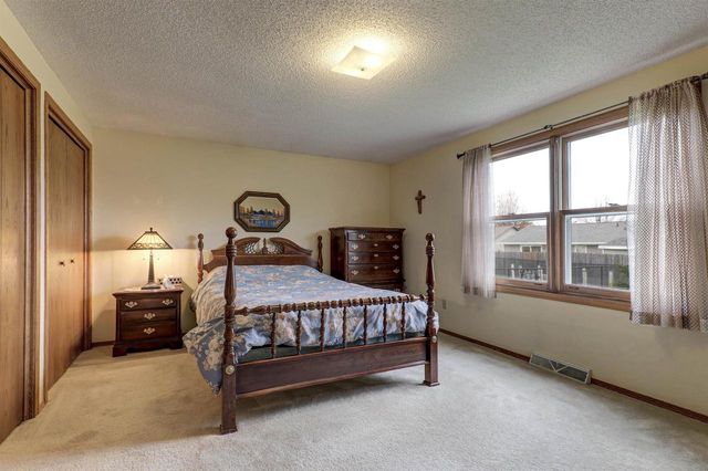 1260 BRIARWOOD DRIVE, Menasha, WI 54952