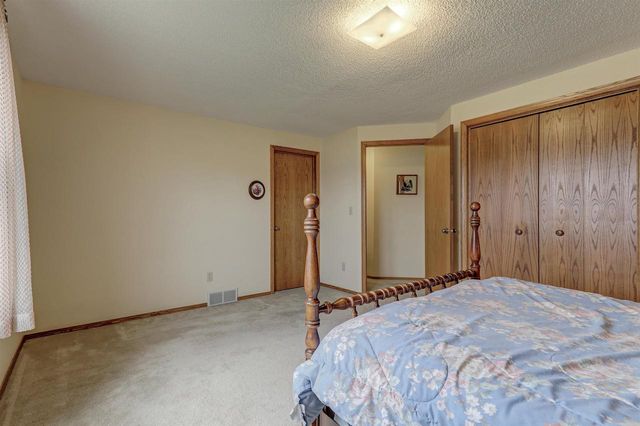 1260 BRIARWOOD DRIVE, Menasha, WI 54952