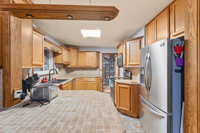1953 S Meadowview Avenue, Springfield, MO 65804