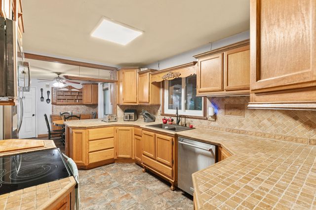 1953 S Meadowview Avenue, Springfield, MO 65804