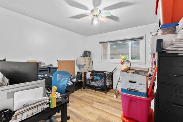 1953 S Meadowview Avenue, Springfield, MO 65804