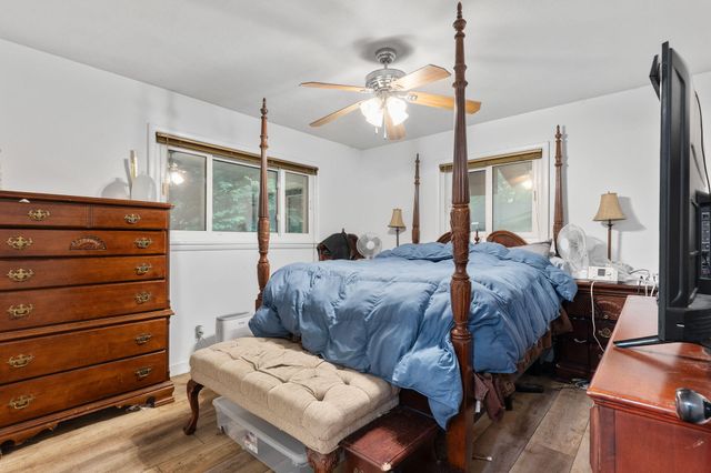 1953 S Meadowview Avenue, Springfield, MO 65804