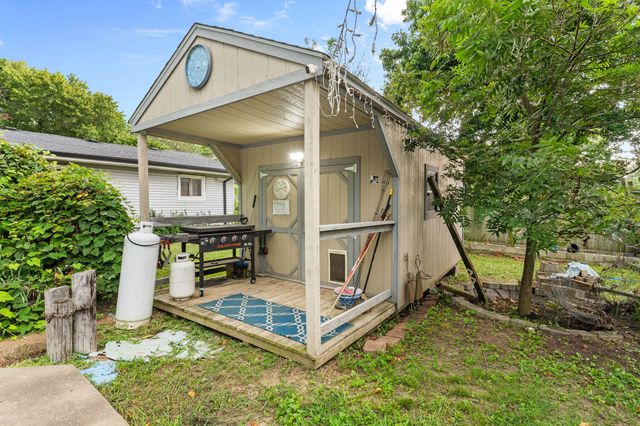 1953 S Meadowview Avenue, Springfield, MO 65804