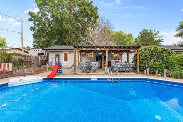 1953 S Meadowview Avenue, Springfield, MO 65804