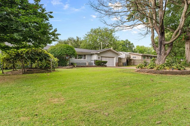 1953 S Meadowview Avenue, Springfield, MO 65804