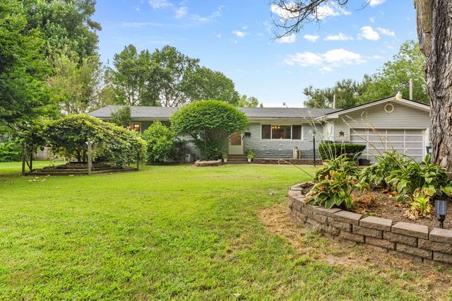 1953 S Meadowview Avenue, Springfield, MO 65804