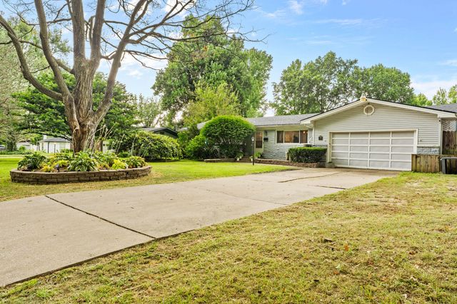 1953 S Meadowview Avenue, Springfield, MO 65804