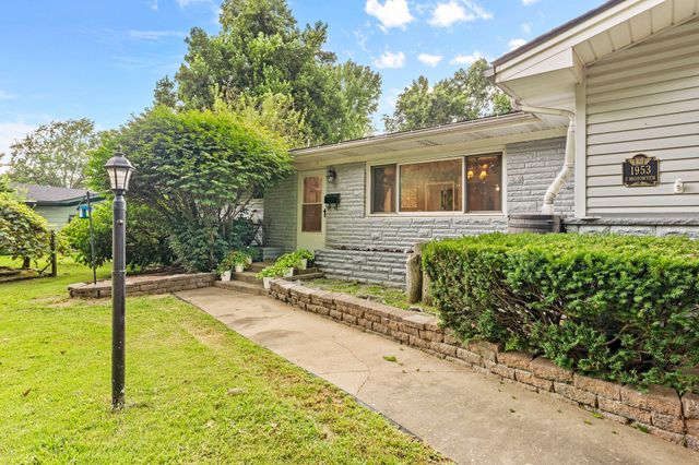 1953 S Meadowview Avenue, Springfield, MO 65804