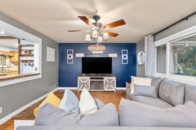 1953 S Meadowview Avenue, Springfield, MO 65804
