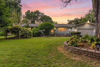 1953 S Meadowview Avenue, Springfield, MO 65804