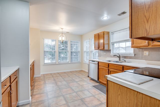 1829 QUAKER HOLLOW Lane 1829, Streamwood, IL 60107