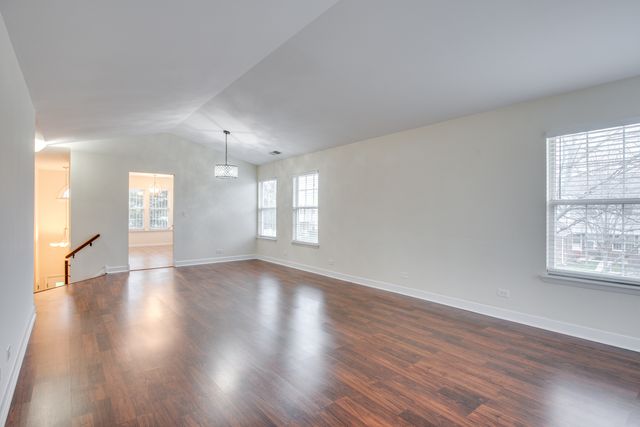 1829 QUAKER HOLLOW Lane 1829, Streamwood, IL 60107