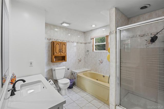 398 Concord Avenue, Lindenhurst, NY 11757