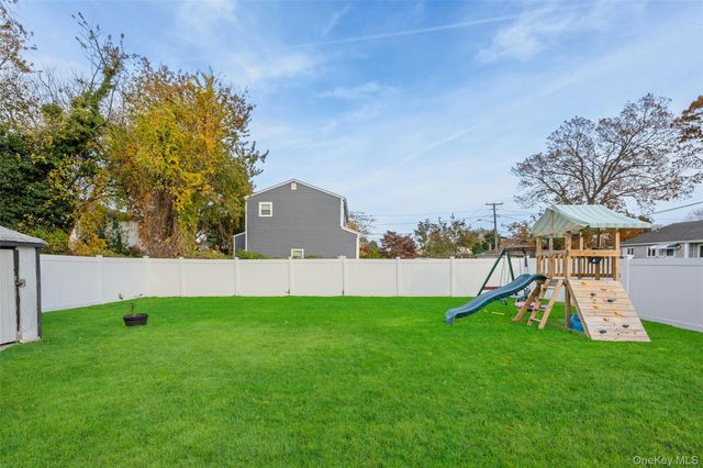 398 Concord Avenue, Lindenhurst, NY 11757