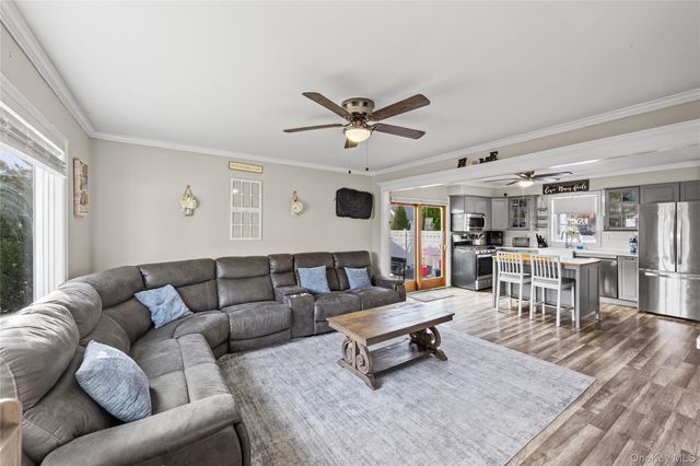 398 Concord Avenue, Lindenhurst, NY 11757