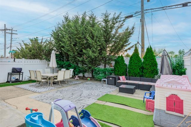 398 Concord Avenue, Lindenhurst, NY 11757