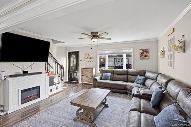 398 Concord Avenue, Lindenhurst, NY 11757