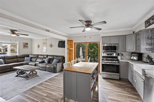 398 Concord Avenue, Lindenhurst, NY 11757