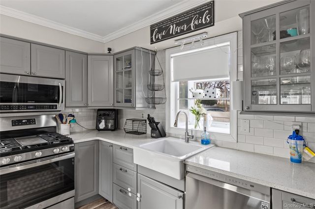 398 Concord Avenue, Lindenhurst, NY 11757