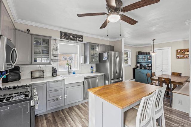 398 Concord Avenue, Lindenhurst, NY 11757