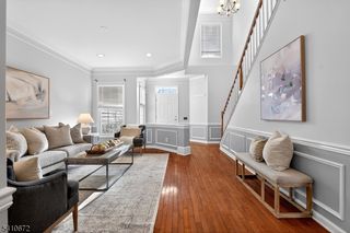 4 Generals Ln, Totowa Boro, NJ 07512