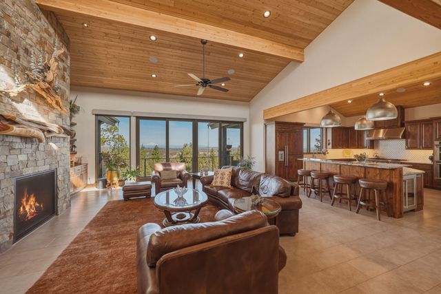 3487 NW Greenleaf Way, Bend, OR 97703