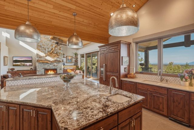 3487 NW Greenleaf Way, Bend, OR 97703