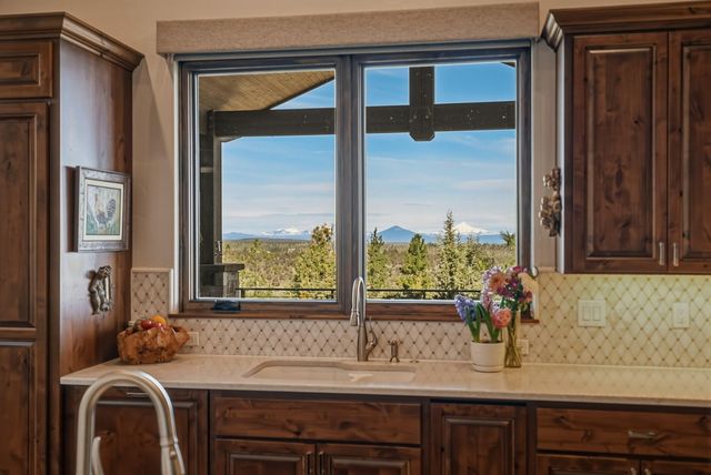 3487 NW Greenleaf Way, Bend, OR 97703