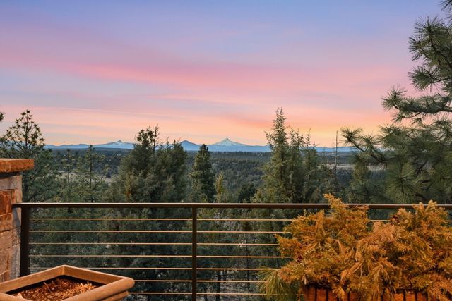 3487 NW Greenleaf Way, Bend, OR 97703