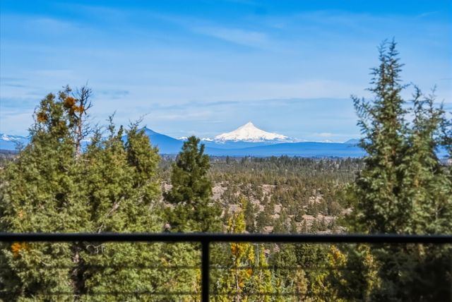 3487 NW Greenleaf Way, Bend, OR 97703