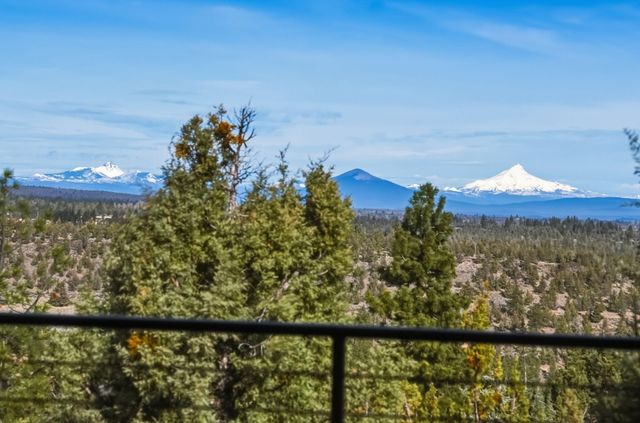 3487 NW Greenleaf Way, Bend, OR 97703