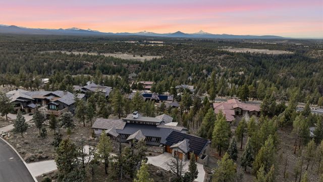 3487 NW Greenleaf Way, Bend, OR 97703
