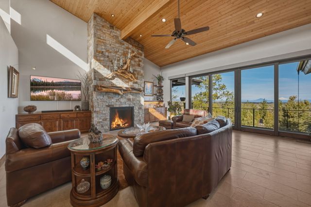 3487 NW Greenleaf Way, Bend, OR 97703